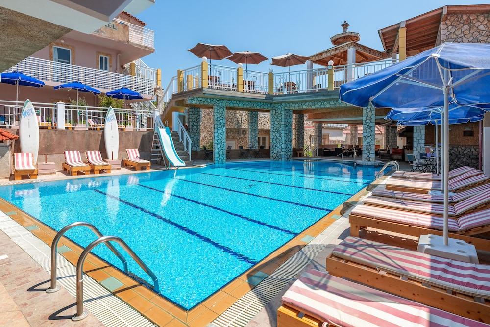 Marietta Hotel Apartments 帕斯蒂达 外观 照片